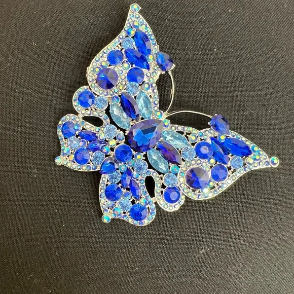 Beautiful vibrant blue butterfly brooch is large no no tags - Picture 2 of 3